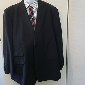 Ferrecci Uomo 2-button Suit 52L Designed in Italy. SB. Peaked lapels.